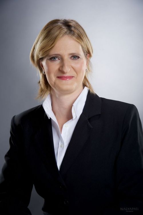 Krisztina Leiszter 